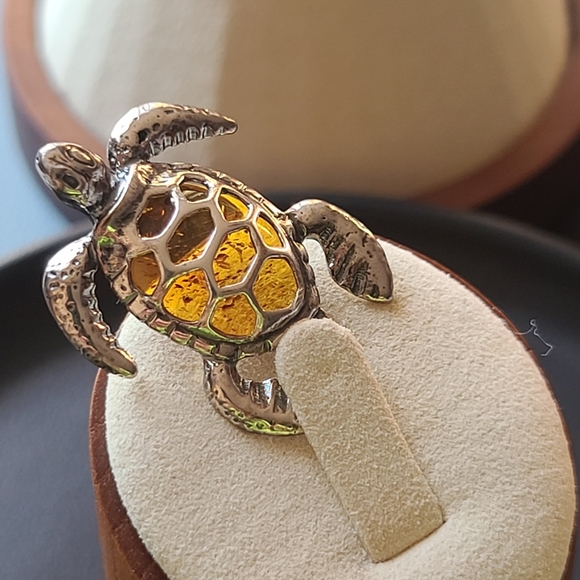 Sterling silver and Baltic Amber pendant - Picture 7 of 9